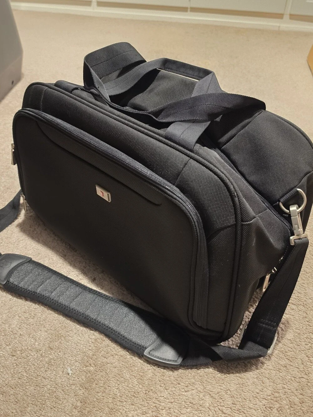 Victorinox Swiss Army Mobilizer NXT 4.0 Trooper LE